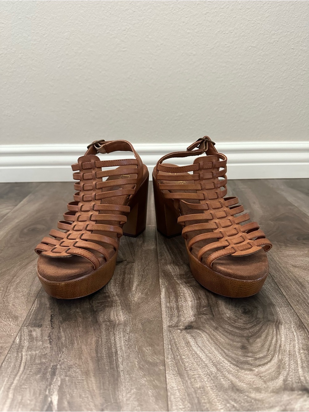 Cliffs By White Mountain Women’s Brown Caged Block Heel Sandals Size 9